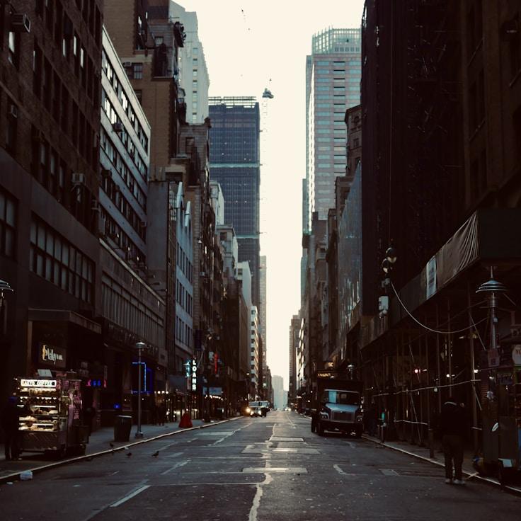 Parents evaluating schools in Spain